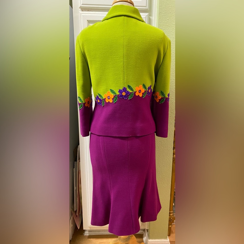 MOSCHINO Cheap and Chic Chartreuse Violet Wool Crepe 2pc Suit Flowers 10 New - Picture 7 of 9